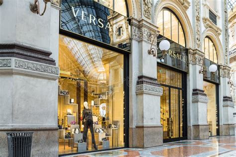 versace vincenzo lorenteggio milano|versace italy.